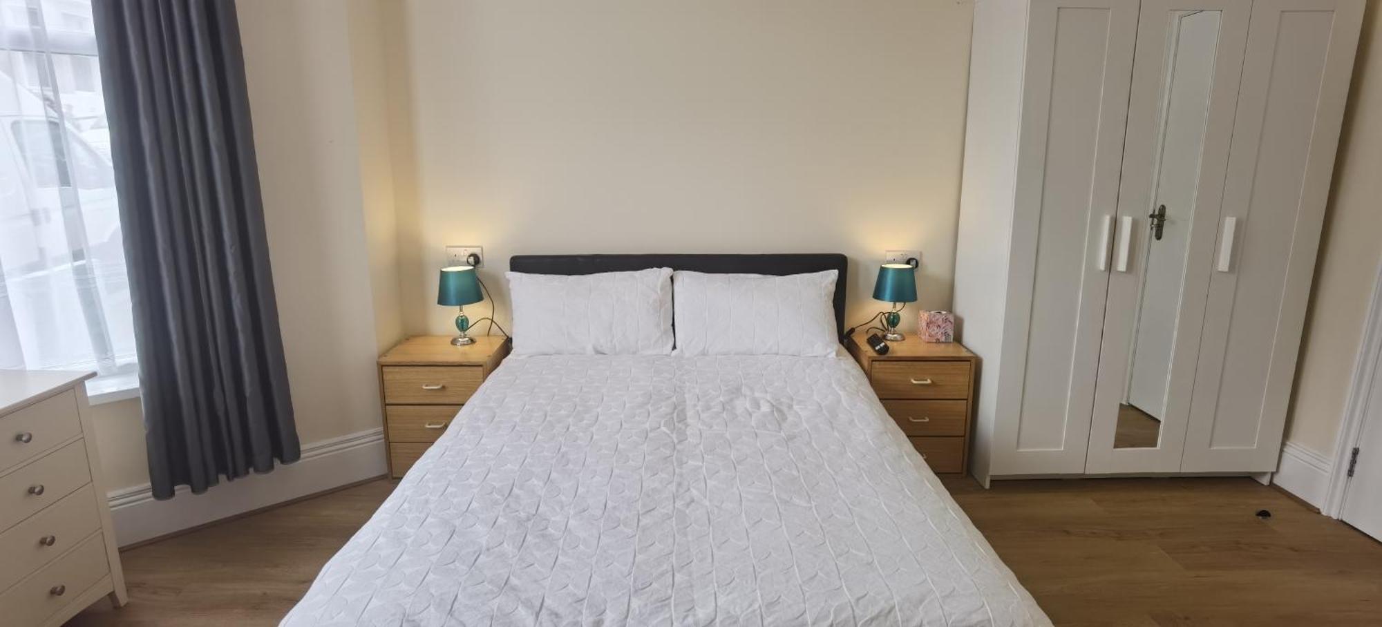 Entire 2 Bedroom In Location, Newly Refurbished Plymouth